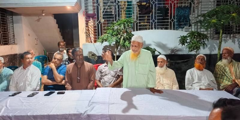 কুলিয়ার মধ্যেপাড়ায় চেয়ারম্যান প্রার্থী ডা. মেহেদী হাসান মেহেরের উঠান বৈঠক