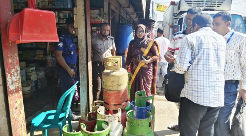 ক্রেতা সেজে গ্যাস সিলিন্ডারের দাম যাচাই, মেলান্দহ বাজারে তিন প্রতিষ্ঠানকে জরিমানা