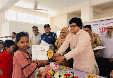 মেলান্দহে শিক্ষার্থীদের মাঝে স্কুলব্যাগ, পানির পট ও টিফিন বক্স বিতরণ করেন- এমপি মোস্তাফিজুর রহমান বাবুল