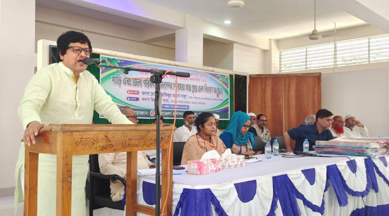 মেলান্দহে সনাতন ধর্মাবলম্বী নারীদের মধ্যে প্রধানমন্ত্রীর দুর্গোৎসবের উপহার বিতরণ করেন এমপি বাবুল