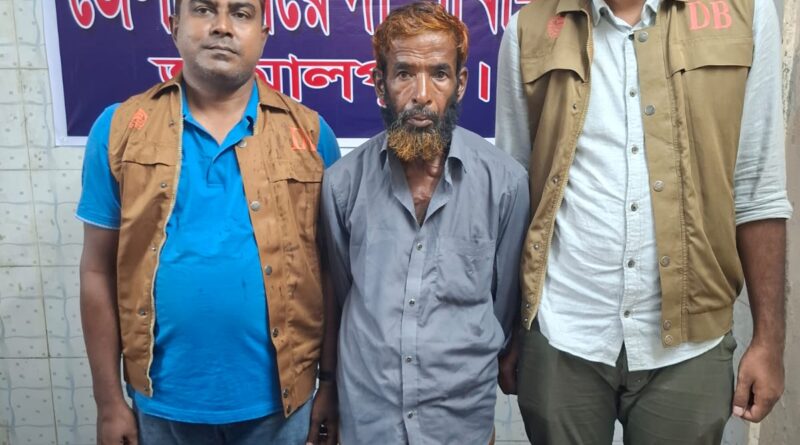 জামালপুরে ডিবি পুলিশের মাদকবিরোধী অভিযান: ৬০০ পিস ইয়াবাসহ ৬০ বছর বয়সী কারবারি গ্রেফতার